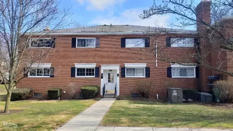 644 E Fox Hls, Bloomfield Hills, MI 48304
