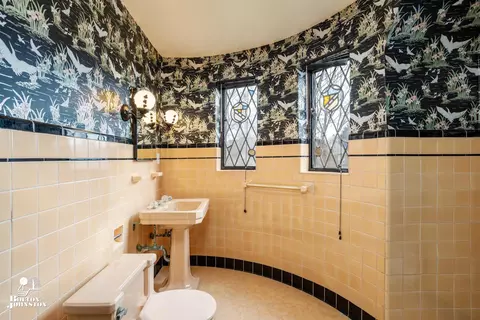 Bath - 1169 Buckingham Rd, Grosse Pointe Park, MI 48230 photo 4 of 8