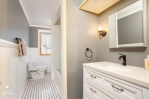 Bath - 1169 Buckingham Rd, Grosse Pointe Park, MI 48230 photo 6 of 8