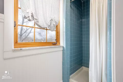 Bath - 1169 Buckingham Rd, Grosse Pointe Park, MI 48230 photo 7 of 8