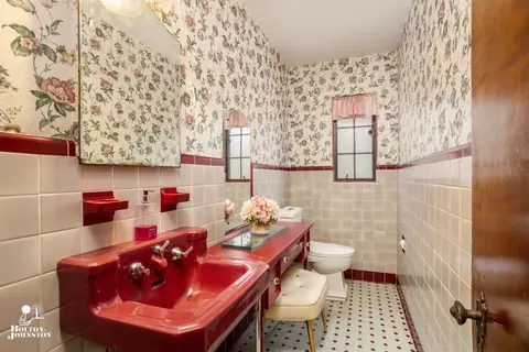 Bath - 1169 Buckingham Rd, Grosse Pointe Park, MI 48230 photo 1 of 8