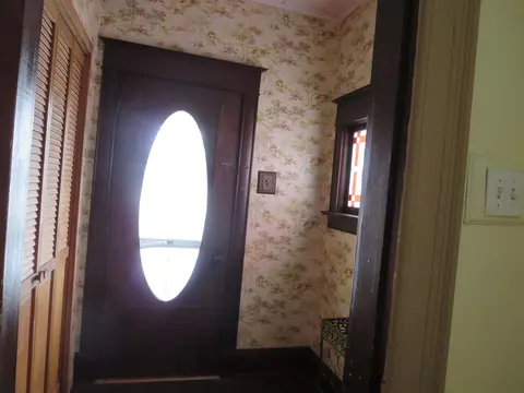 Entry Way - 335 W Grout, Gladwin, MI 48624 photo 1 of 1