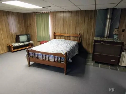 Bedroom - 5352 King Arthurs, Gladwin, MI 48624 photo 4 of 4