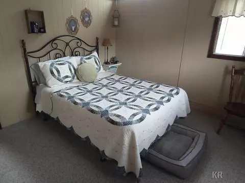 Bedroom - 5352 King Arthurs, Gladwin, MI 48624 photo 1 of 4