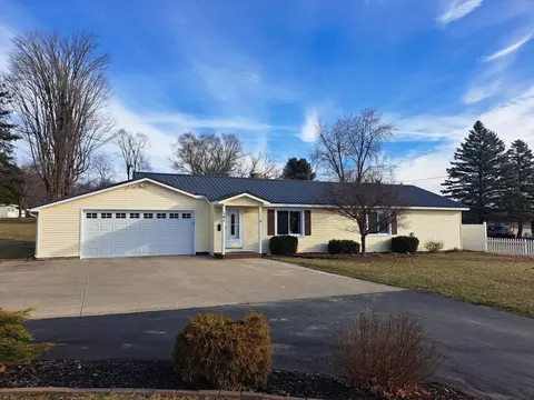 141 E Ludington, Farwell, MI 48622