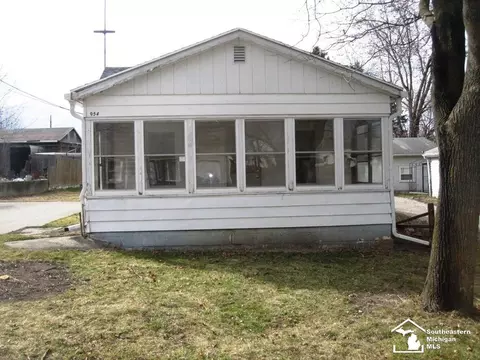 954 Howell, Adrian, MI 49221