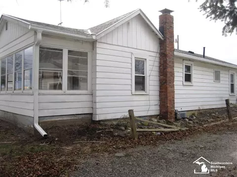 Exterior - 954 Howell, Adrian, MI 49221 photo 4 of 6