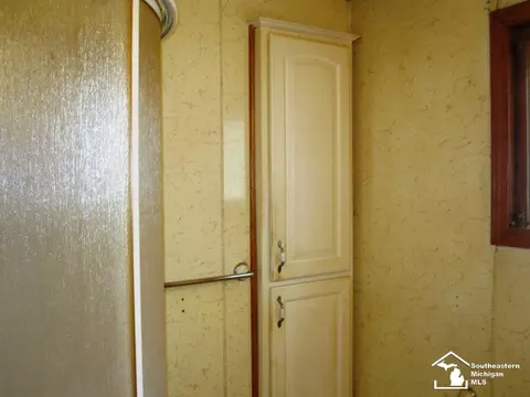 Entry Way - 954 Howell, Adrian, MI 49221 photo 1 of 1