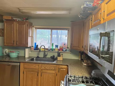 Kitchen - 621 W Clarence, Harrison, MI 48625 photo 5 of 9
