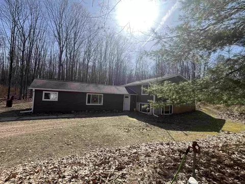 621 W Clarence, Harrison, MI 48625