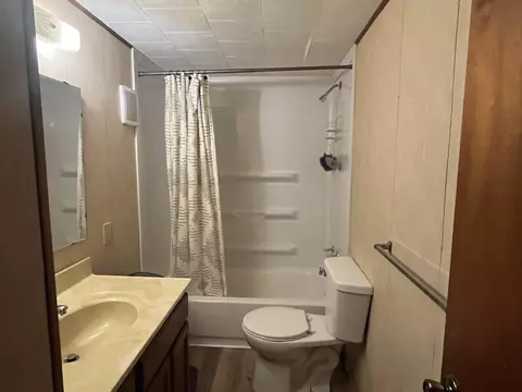 Bath - 621 W Clarence, Harrison, MI 48625 photo 6 of 8
