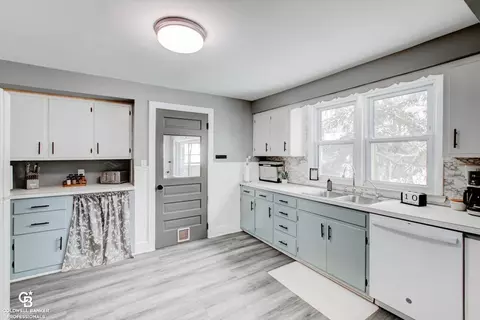 Kitchen - 6536 Bricker, Greenwood, MI 48006 photo 2 of 5
