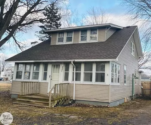 7741 Hamlin Ct, Fair Haven, MI 48023