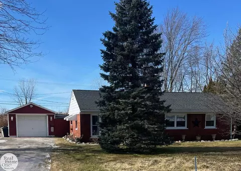 5878 King, East China, MI 48054