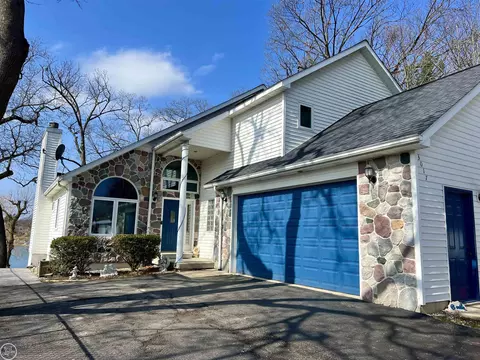 3017 Lansdowne, Waterford, MI 48329