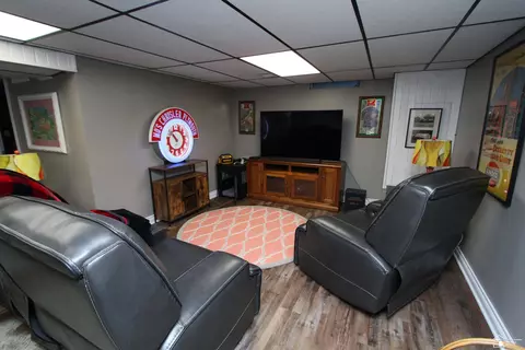 Living - 374 Cranbrook, Monroe, MI 48162 photo 8 of 9