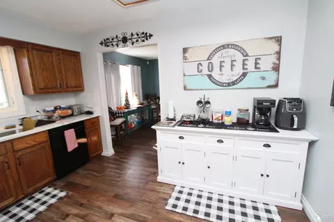 Kitchen - 374 Cranbrook, Monroe, MI 48162 photo 2 of 3