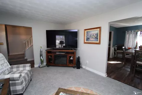 Living - 374 Cranbrook, Monroe, MI 48162 photo 2 of 9