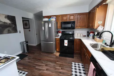Kitchen - 374 Cranbrook, Monroe, MI 48162 photo 3 of 3