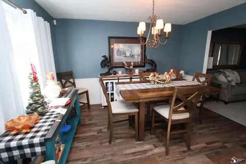 Dining - 374 Cranbrook, Monroe, MI 48162 photo 2 of 2