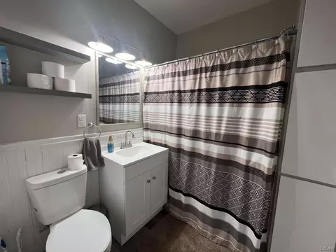 902 E Beecher, Adrian, MI 49221 photo 5
