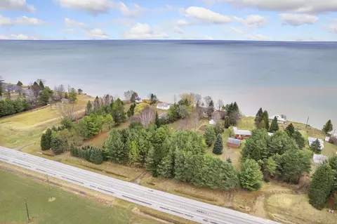 View/Area - 4828 N Lakeshore, Deckerville, MI 48427 photo 2 of 9