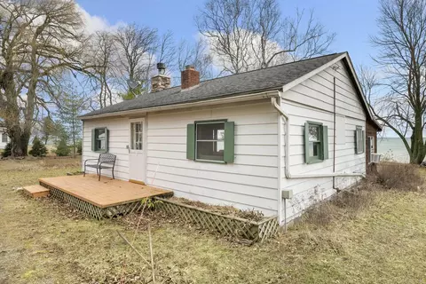 Exterior - 4828 N Lakeshore, Deckerville, MI 48427 photo 5 of 12