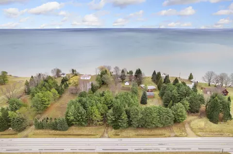 4828 N Lakeshore, Deckerville, MI 48427