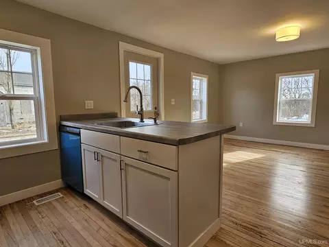 Kitchen - 49841 Limerick, Hancock, MI 49930 photo 3 of 3