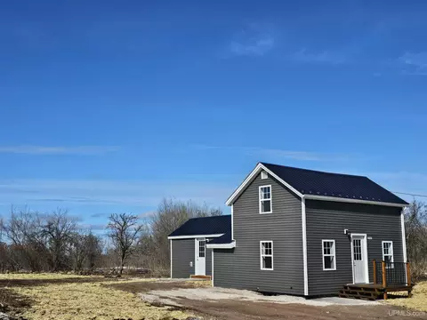 Exterior - 49841 Limerick, Hancock, MI 49930 photo 5 of 8