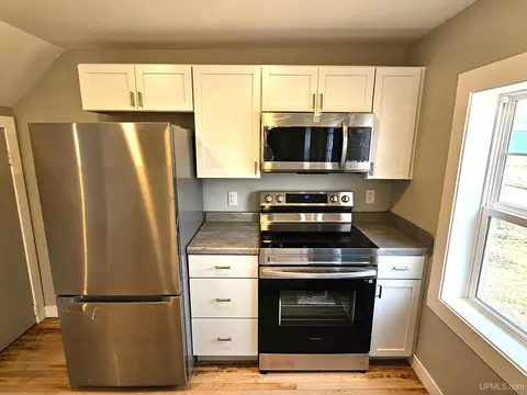Kitchen - 49841 Limerick, Hancock, MI 49930 photo 2 of 3