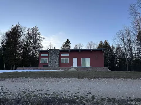 n9582 Michigan 35, Stephenson, MI 49887