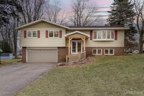 1306 West Ave, Marquette, MI 49855