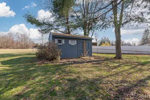 24 Greenbrier, Adrian, MI 49221 photo 5