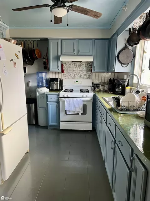 Kitchen - 2701 Fielding, Flint, MI 48503 photo 1 of 2