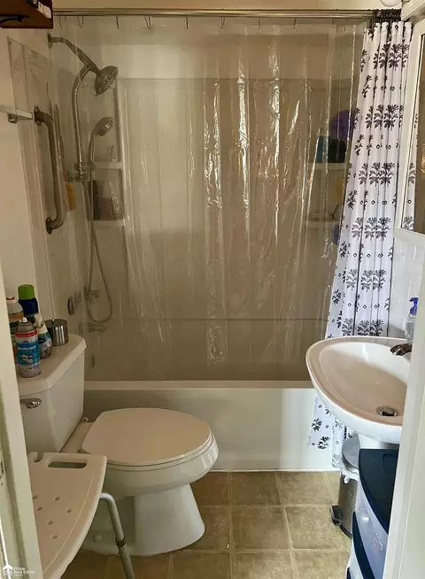 Bath - 2701 Fielding, Flint, MI 48503 photo 1 of 1
