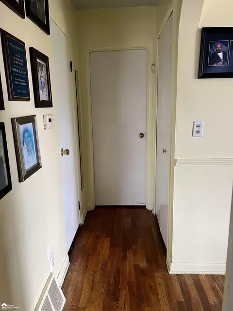 Entry Way - 2701 Fielding, Flint, MI 48503 photo 1 of 2