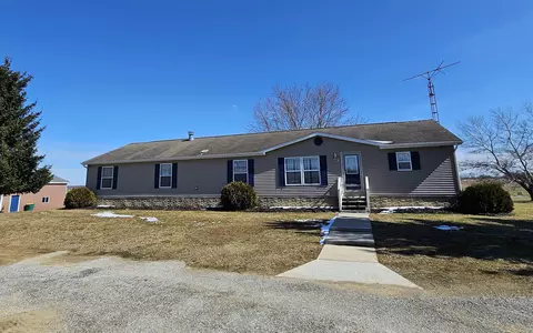 1796 Van Dyke, Decker, MI 48426