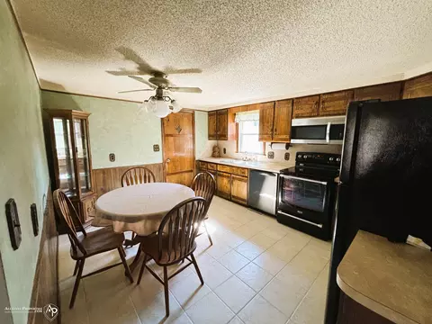 Dining - 7154 Houghton, Davison, MI 48423 photo 1 of 1