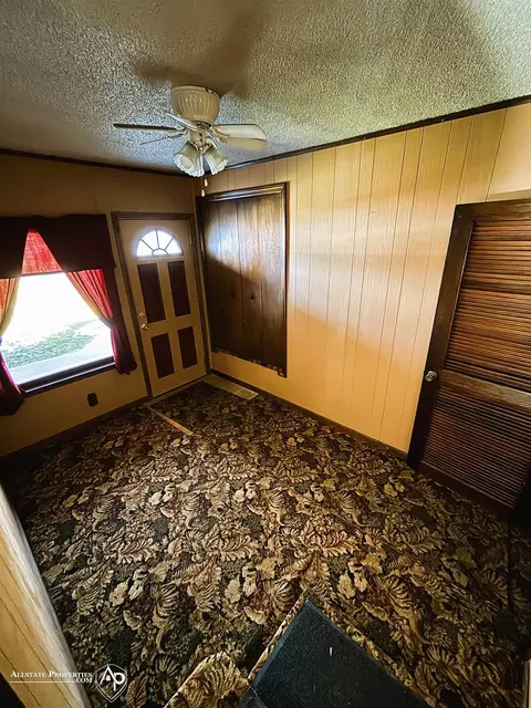 Entry Way - 7154 Houghton, Davison, MI 48423 photo 1 of 1
