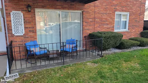 22007 E 11 Mile, Saint Clair Shores, MI 48081