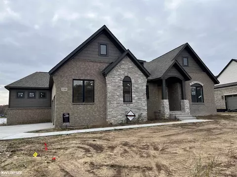 9768 Lake Edge #23, Brighton, MI 48114