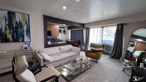 3885 Lone Pne #100, West Bloomfield, MI 48323