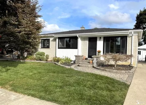164 Richards, Monroe, MI 48162