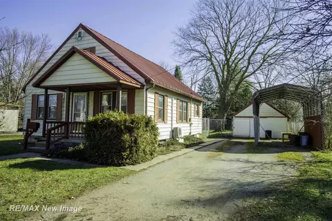 435 S Line, Chesaning, MI 48616