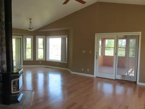 Living - 8508 Sawdey, Jerome, MI 49249 photo 3 of 9