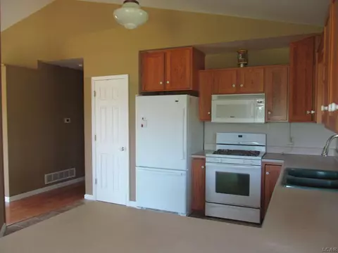 Kitchen - 8508 Sawdey, Jerome, MI 49249 photo 4 of 4