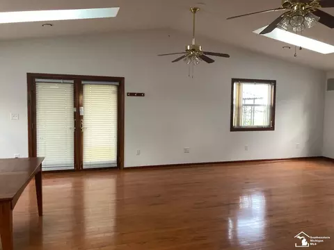 733 Detroit, Monroe, MI 48162 photo 7