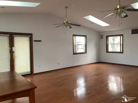 733 Detroit, Monroe, MI 48162 photo 8