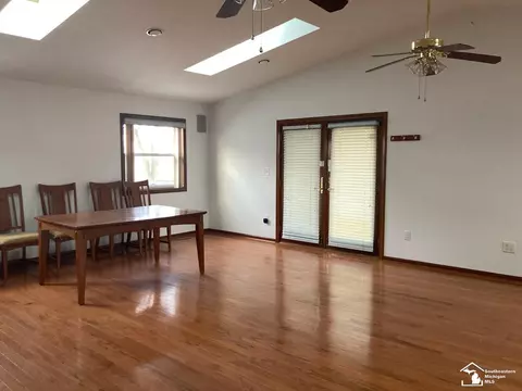 733 Detroit, Monroe, MI 48162 photo 9